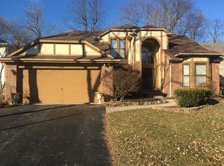 180 Southfield Dr, Vernon Hills, IL 60061