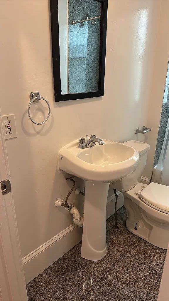 4 bed, 9999 sqft, $3,765 — Photo 4