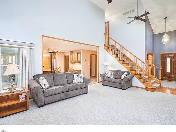5th image of 2104 S Plaza Dr