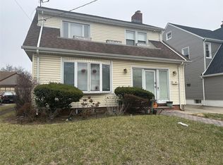 13721 224th St, Springfield Gardens, NY 11413