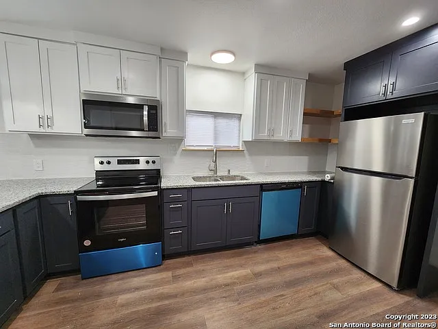 747 Bailey Ave — Photo 4