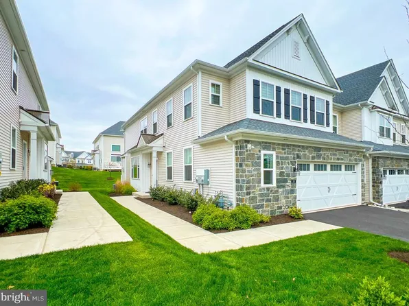 16 Lacey Ln, Ivyland, PA 18974