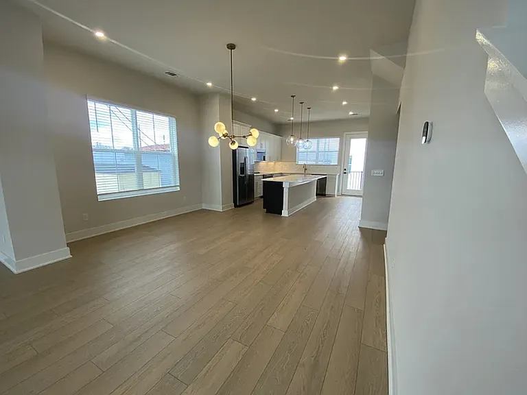 4118 Indiana Ave — Photo 21