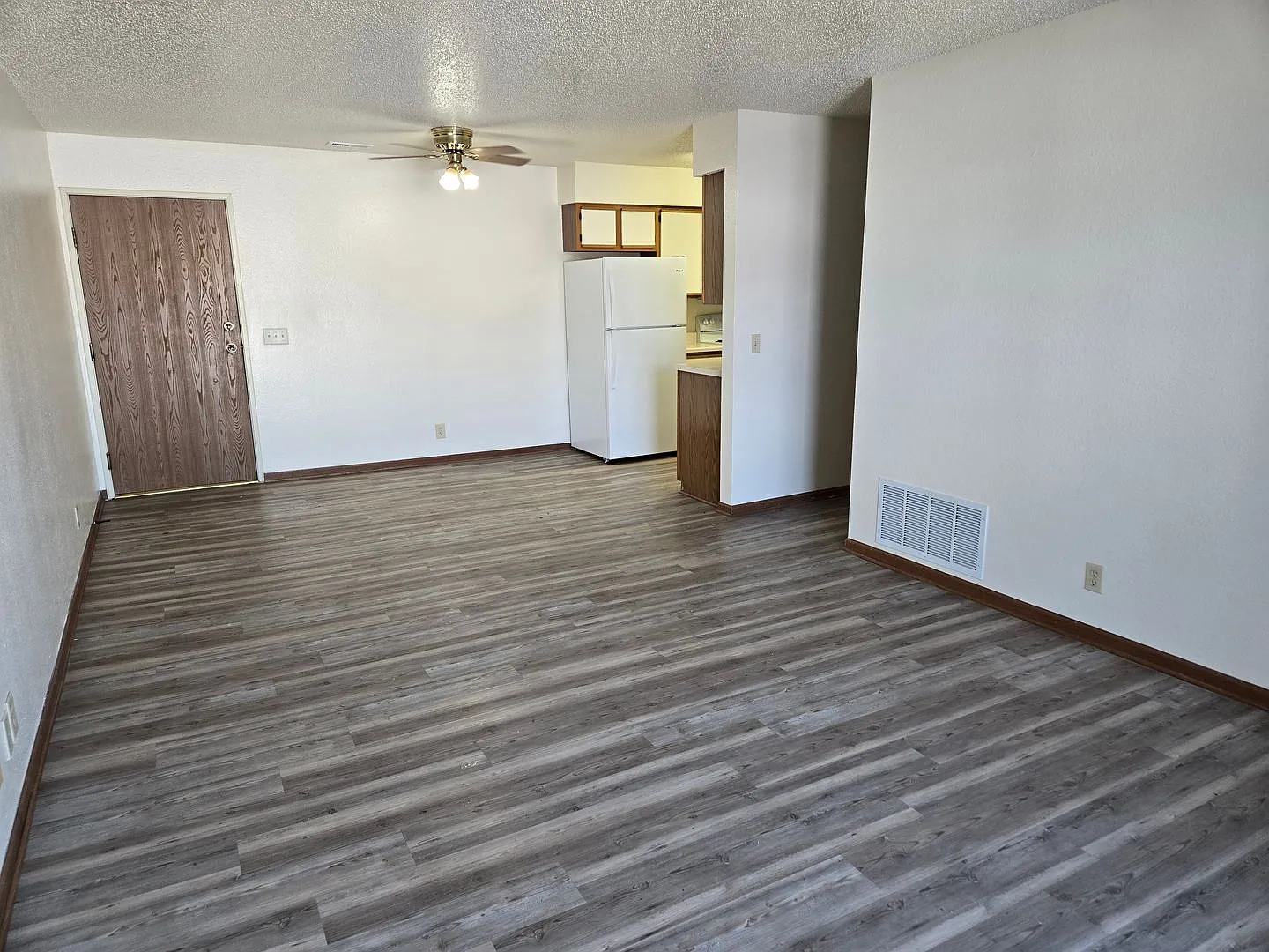 Pine Tree Apartments — Photo 1