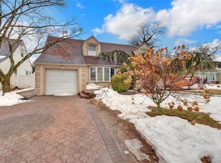 897 Spring Ave, Uniondale, NY 11553