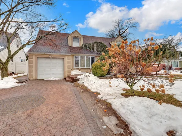 897 Spring Avenue, Uniondale, NY 11553