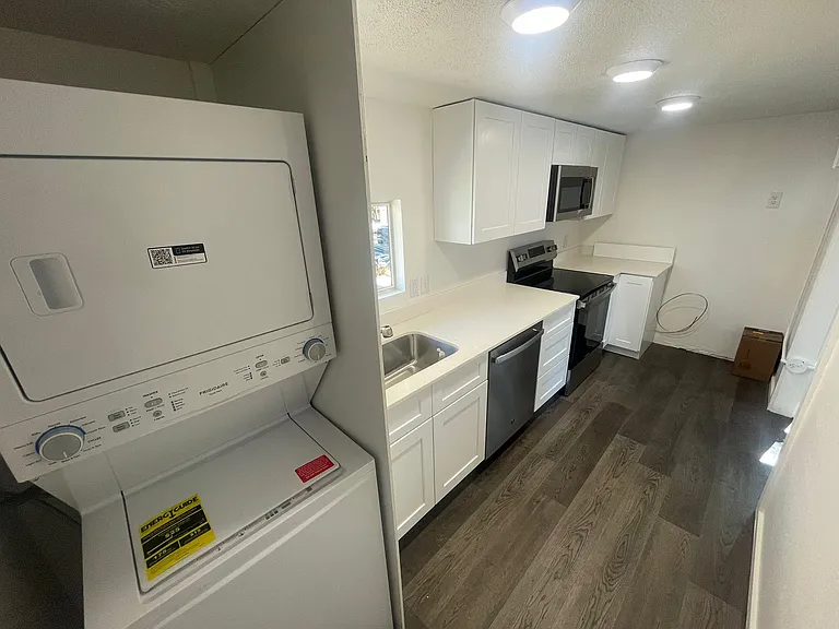 321 E Evans Ave — Photo 12