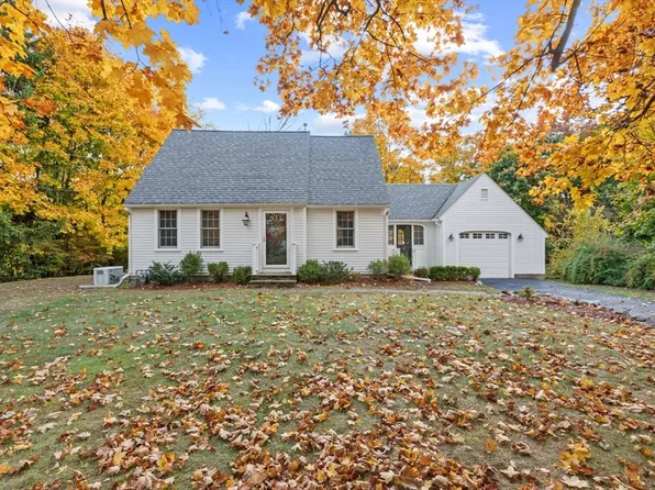 12 Hall Rd, Chelmsford, MA 01824