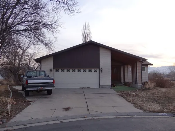 205 Country Club Ln, Stansbury Park, UT 84074