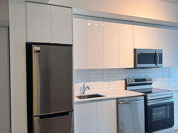 4th image of 33 Erie Ave #711