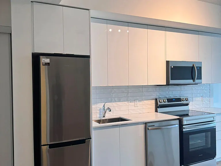 33 Erie Ave #711 — Photo 4