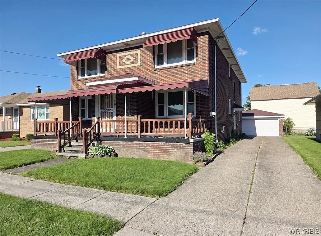 3 bed, 1.0 bath, 2704 sqft, $1,550 — Photo 2
