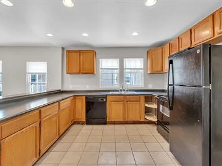 1009 Elkin St — Photo 5