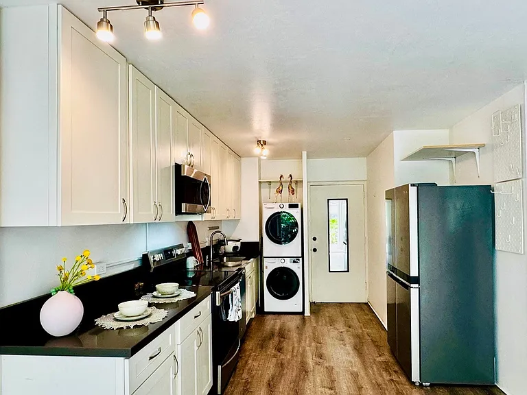 222 Kaiulani Ave #303 — Photo 5