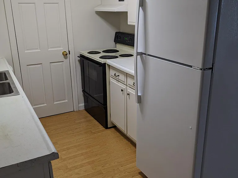 348 College St — Photo 20