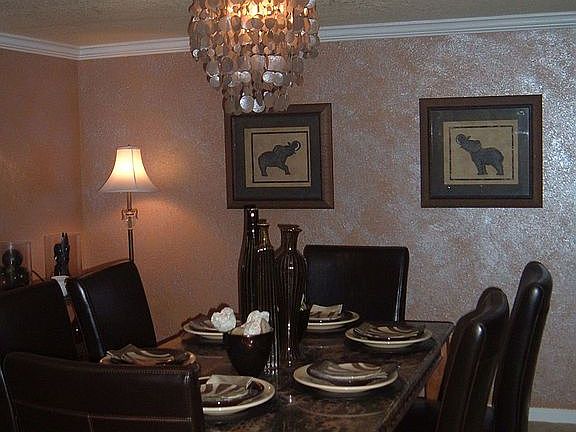 Beautiful Dining Area w/Capiz Chandelier 