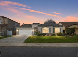 5023 Villa Bella Ln, Bakersfield, CA