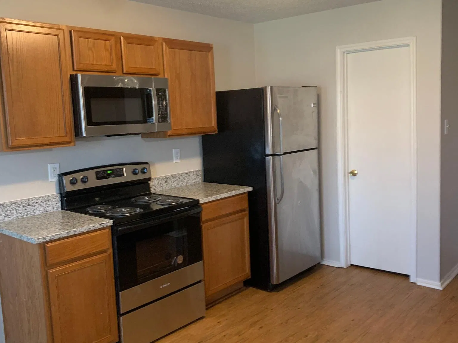 3 bed, 1594 sqft, $2,100 — Photo 4