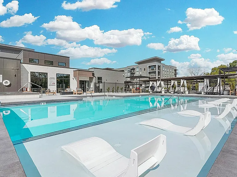 The Parkway Apartments — Photo 4