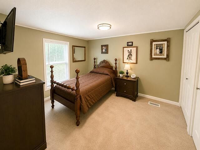 1st image of 24 Horseshoe Dr