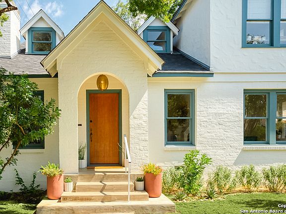 3rd image of 2055 W GRAMERCY PL