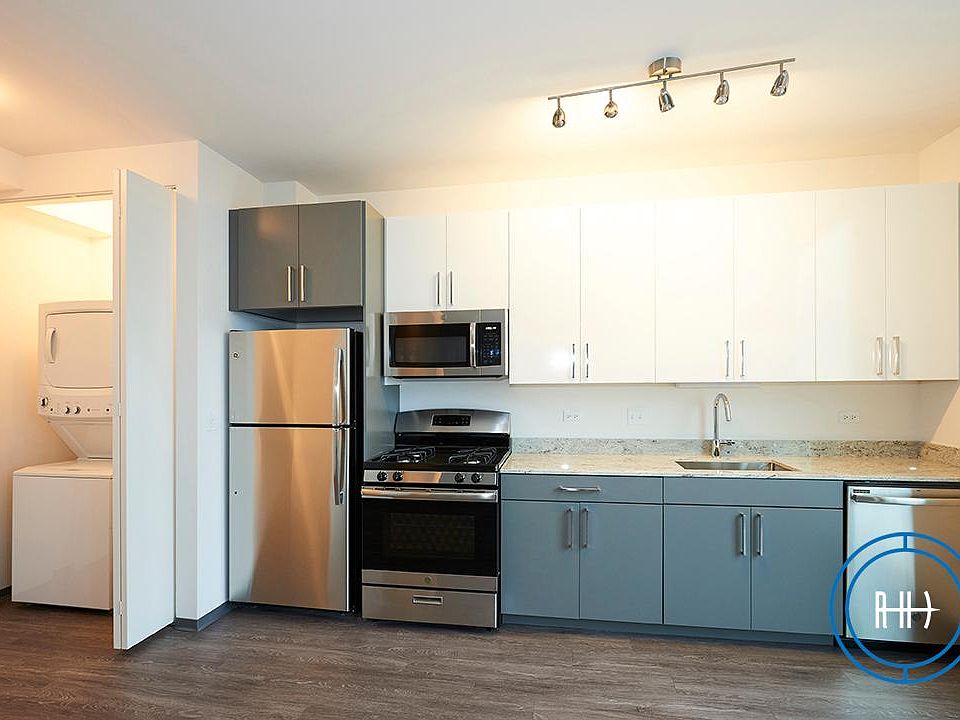 1st image of 2338 N California Ave #402