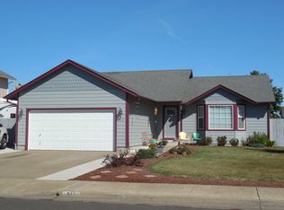 913 Smith St, Harrisburg, OR 97446