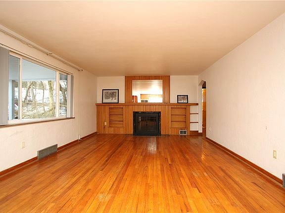 4th image of 172 Maryal Dr