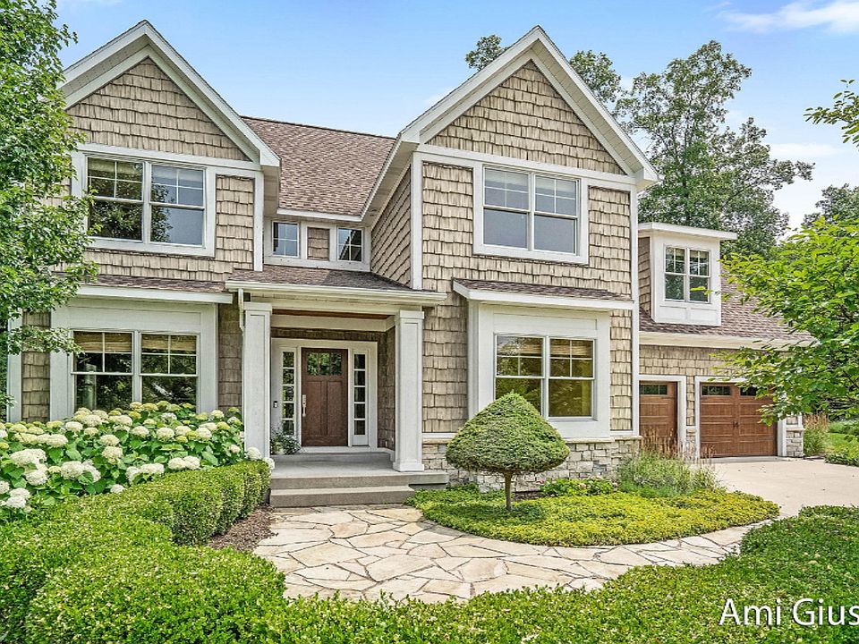1st image of 450 Morraine Hill Dr SE