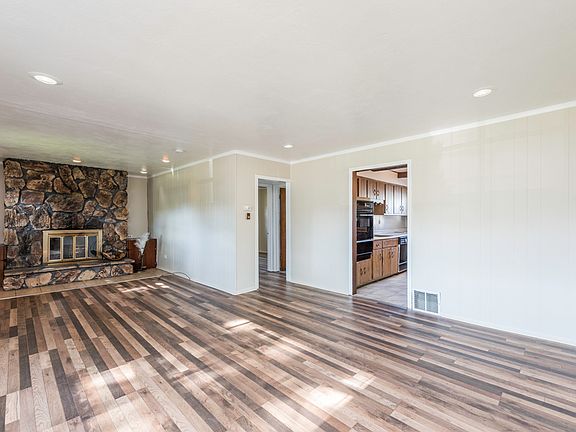 4th image of 2809 N Elmwood Ave