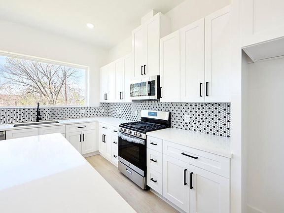 5th image of 3213 Reeves Rd