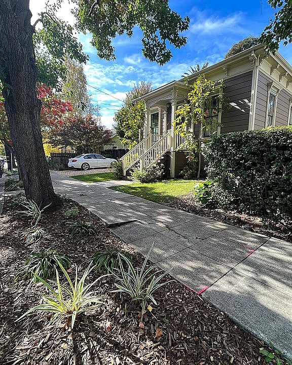 1st image of 543 Coombs St
