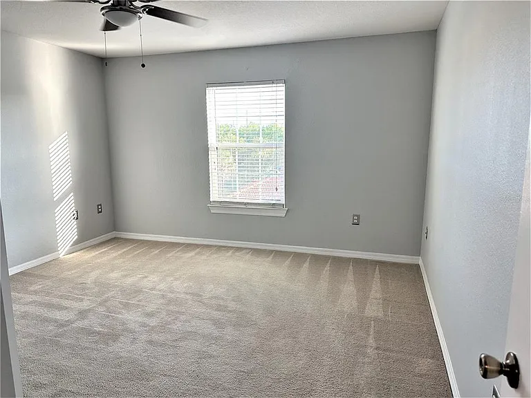 5475 Vineland Rd #8304 — Photo 24