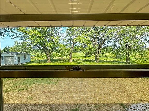 4th image of 2615 Hilltop Dr