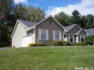 8217 Vicksburg Pl, Baldwinsville, NY 13027