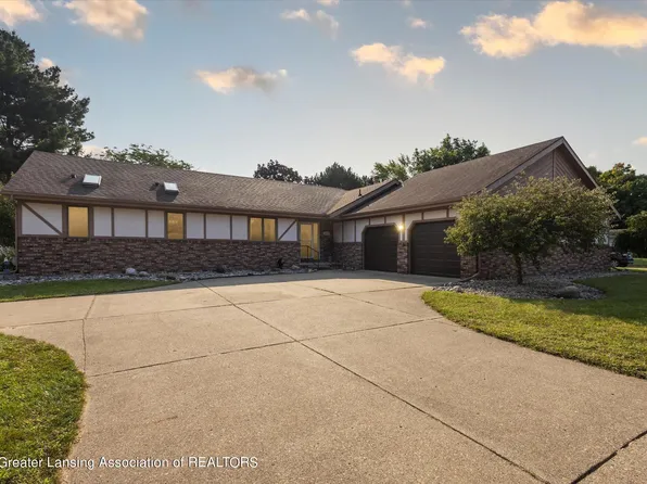 1002 Sheldon Row, Charlotte, MI 48813