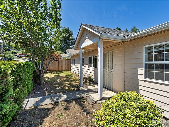 3rd image of 8528 S 121st Street