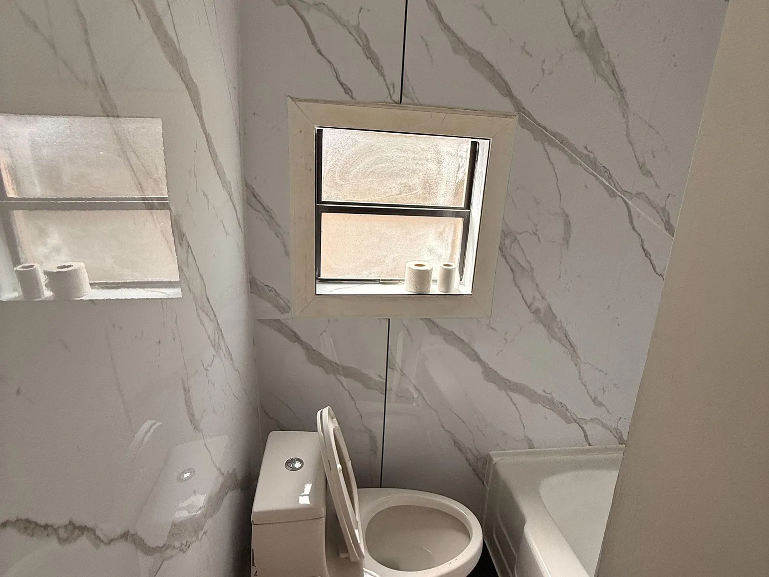 3 bed, 1.0 bath, 1000 sqft, $1,256 — Photo 3