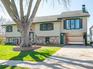 302 12th Ave NW, Altoona, IA 50009