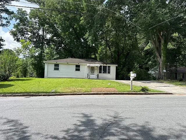 331 Simca St SE