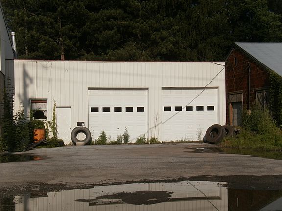 4th image of 102 W 2nd Ave
