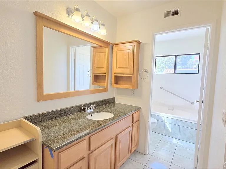 335 Eola Dr — Photo 17