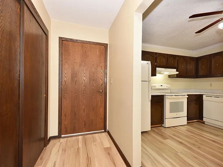 2076 Chateau Ct #106 — Photo 14