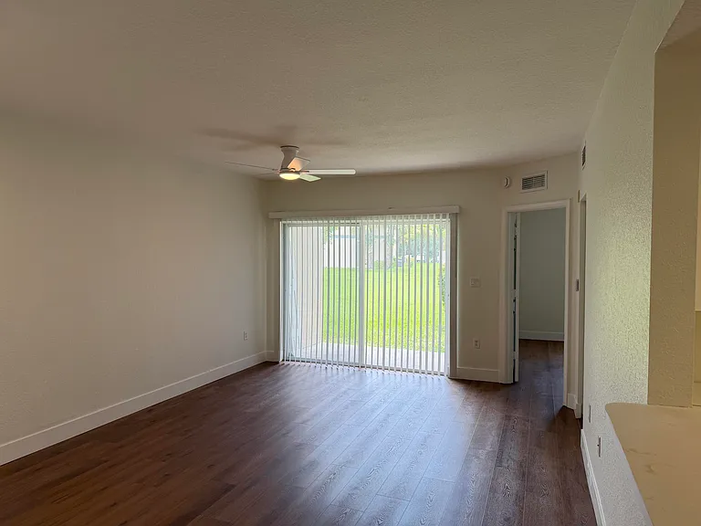 1095 Golden Lakes Blvd — Photo 6