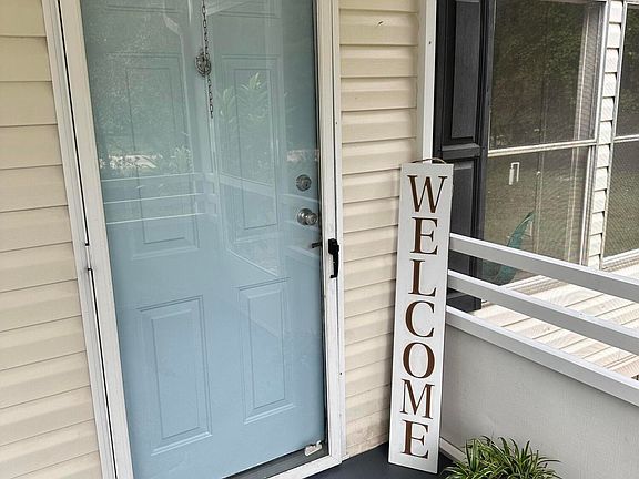 3rd image of 107 BREEZEWAY Avenue