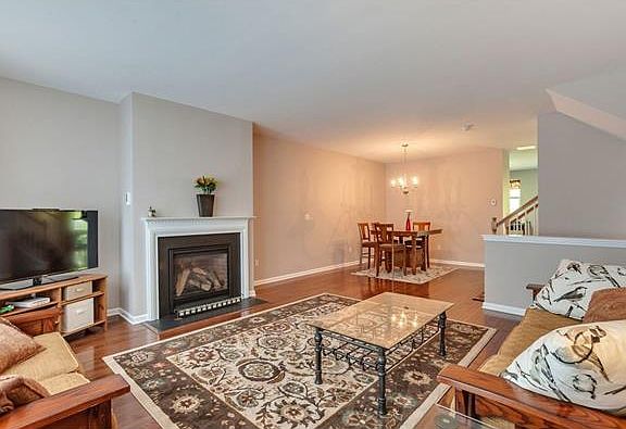 3rd image of 2204 Hawthorn Way