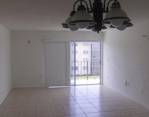 5th image of 3860 NE 170th St APT 302