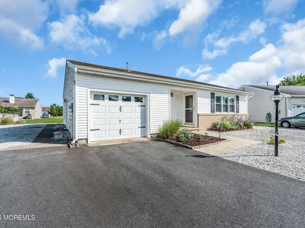 17 Wiltshire Court, Toms River, NJ 08757