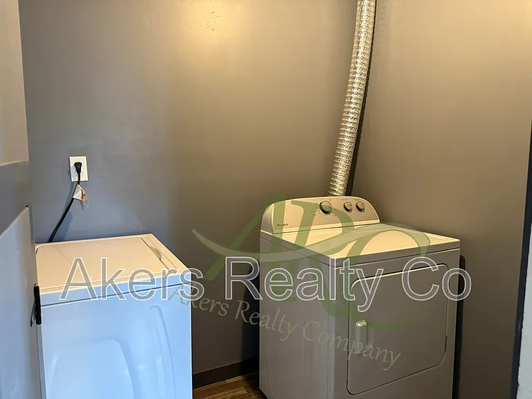 518 W 9th St — Photo 9