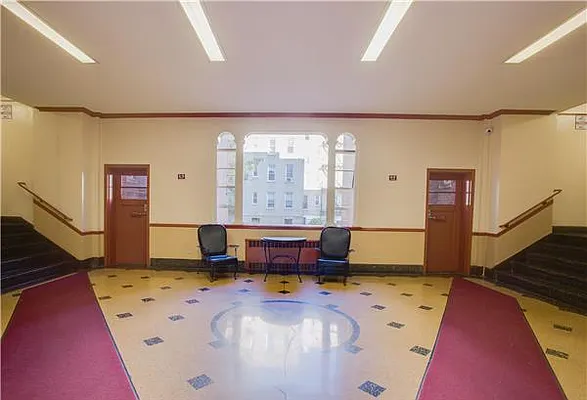 Sold by R New York | media 23